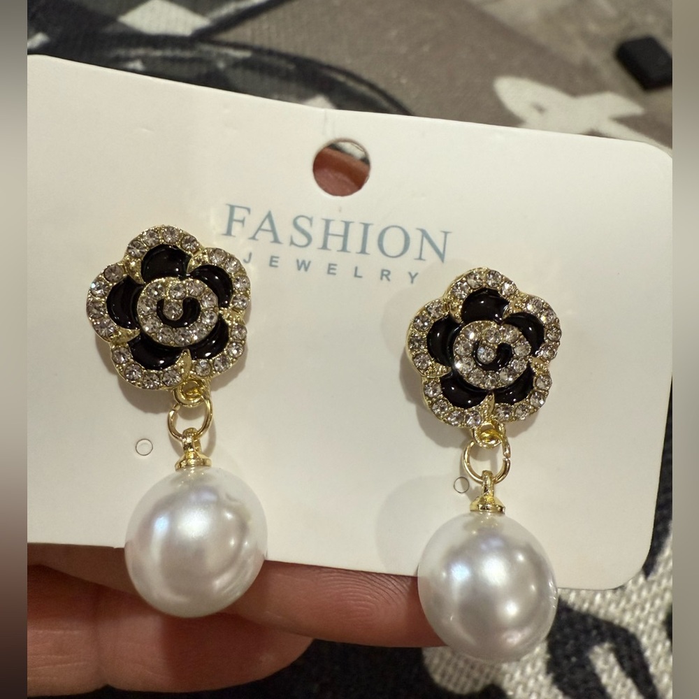 Elegant Black Rose Flower Earrings with Imitation Pearls
